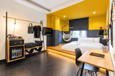 DELUXE DOUBLE NEST- FREE LAUNDRY, MINIBAR — The Hammock Hotel Fine Arts Museum